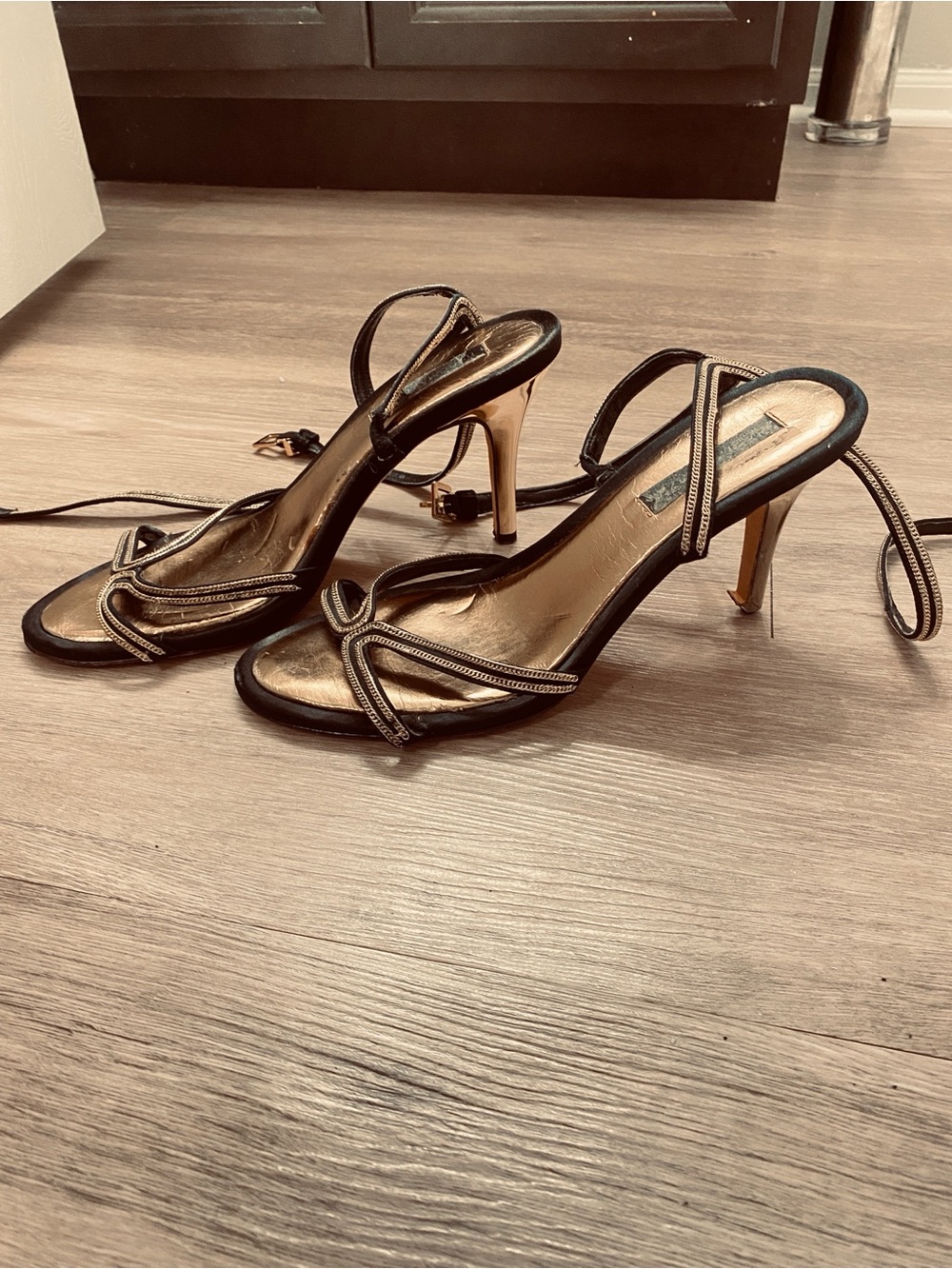 BCBGMaxAzria Black Strappy Heeled Sandals with Gold Insole - Picture 2 of 4